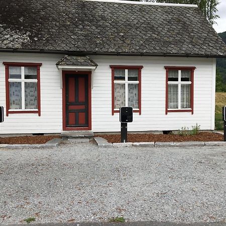 Innvik Fjordhotell Екстер'єр фото