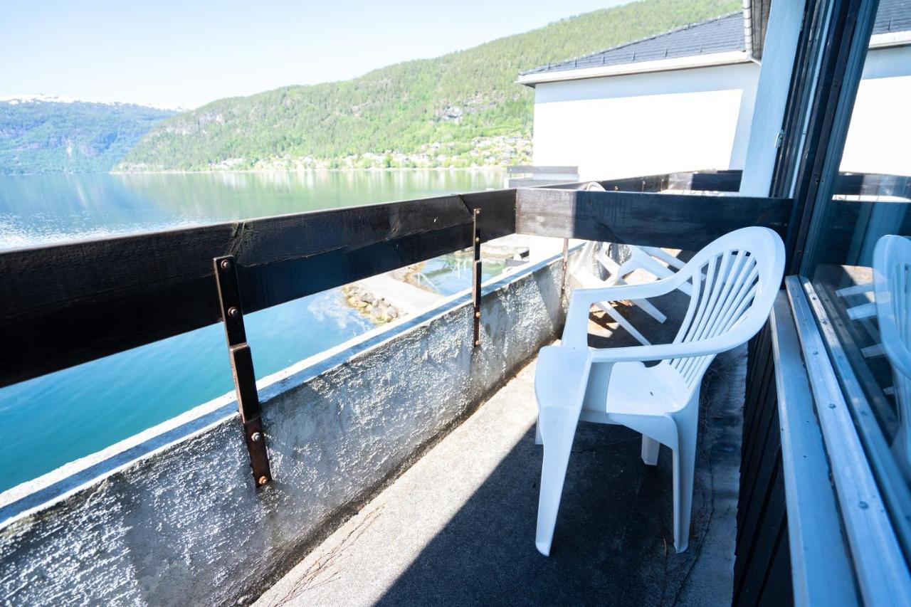 Innvik Fjordhotell Екстер'єр фото