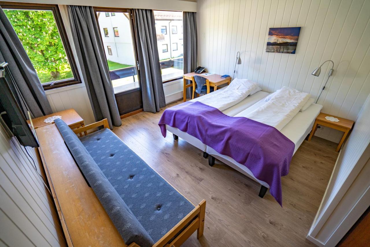 Innvik Fjordhotell Екстер'єр фото