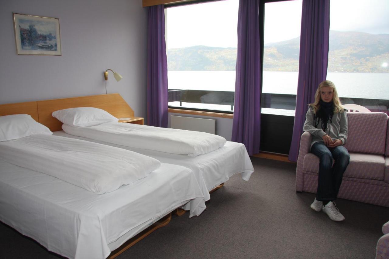 Innvik Fjordhotell Екстер'єр фото
