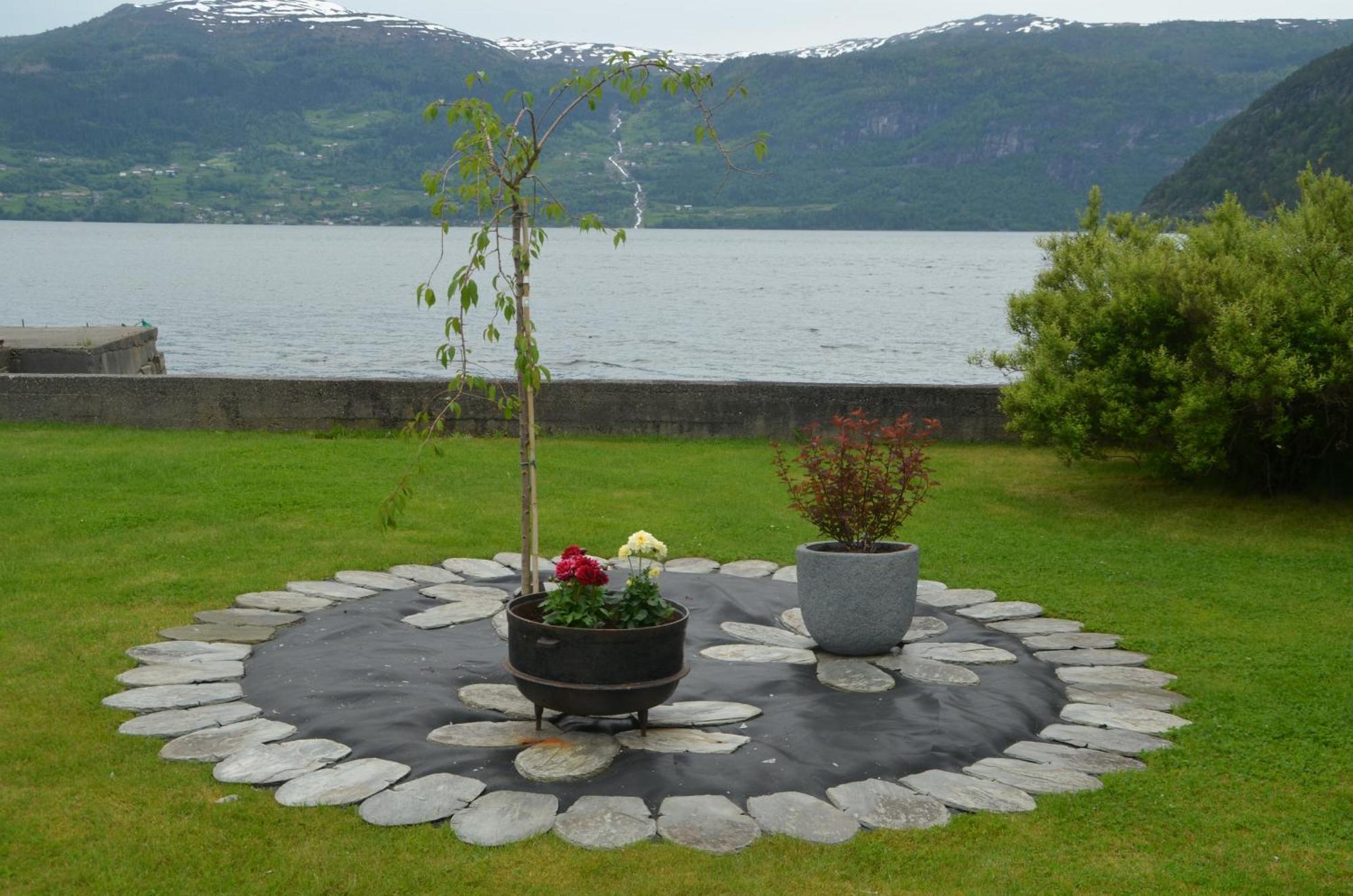 Innvik Fjordhotell Екстер'єр фото