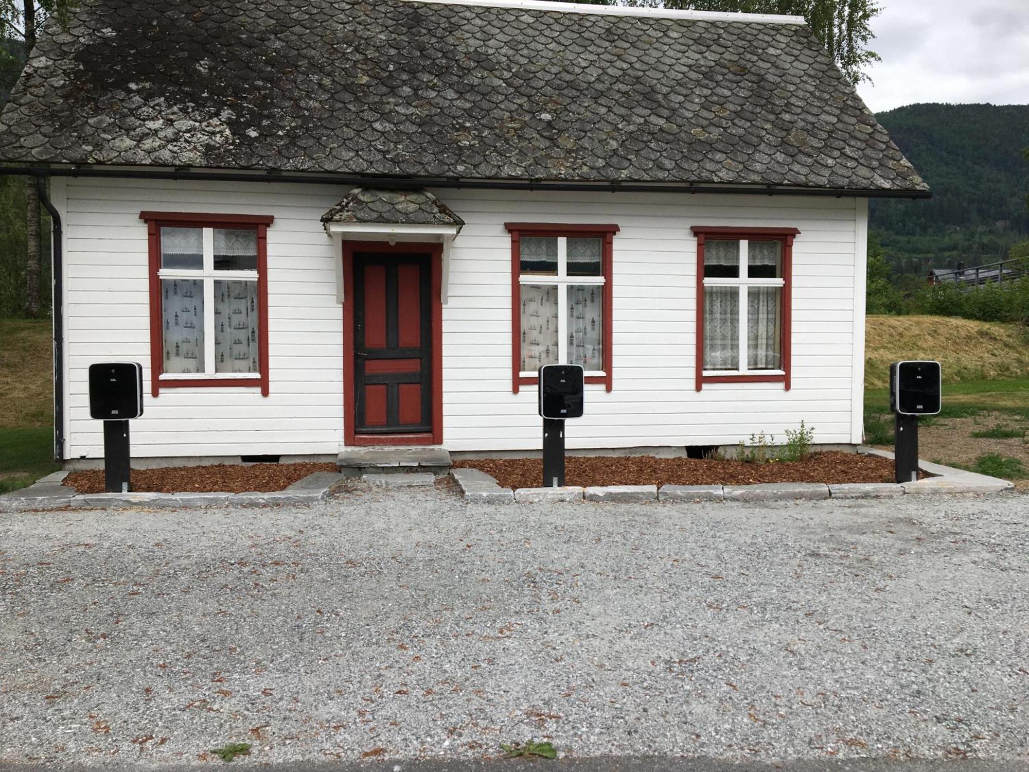 Innvik Fjordhotell Екстер'єр фото