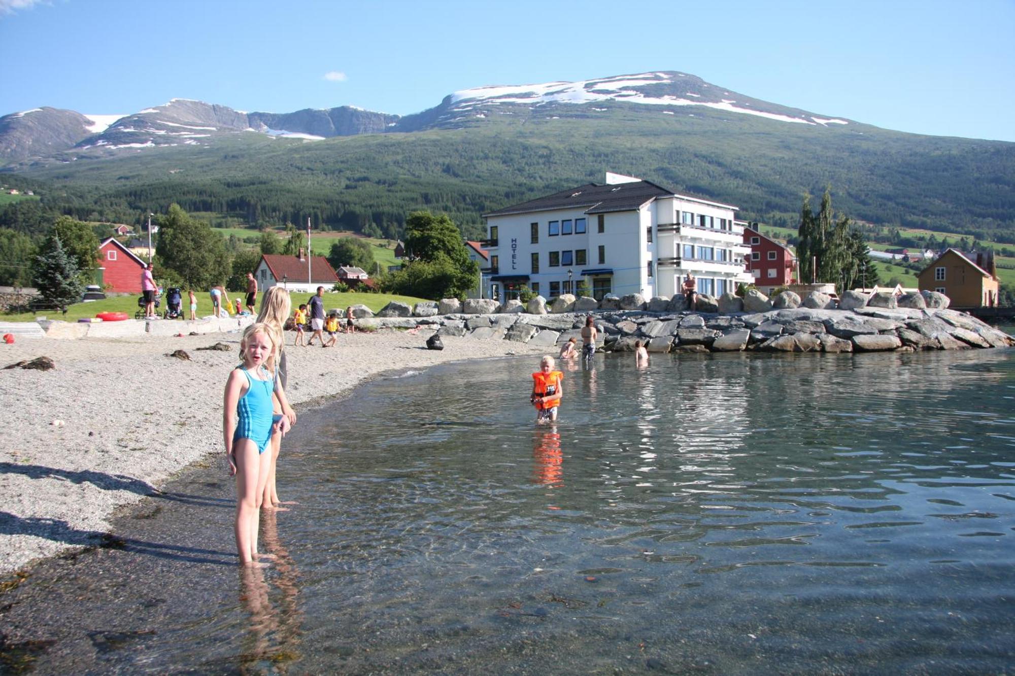Innvik Fjordhotell Екстер'єр фото