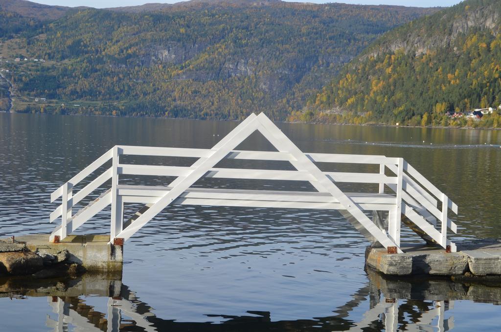 Innvik Fjordhotell Екстер'єр фото