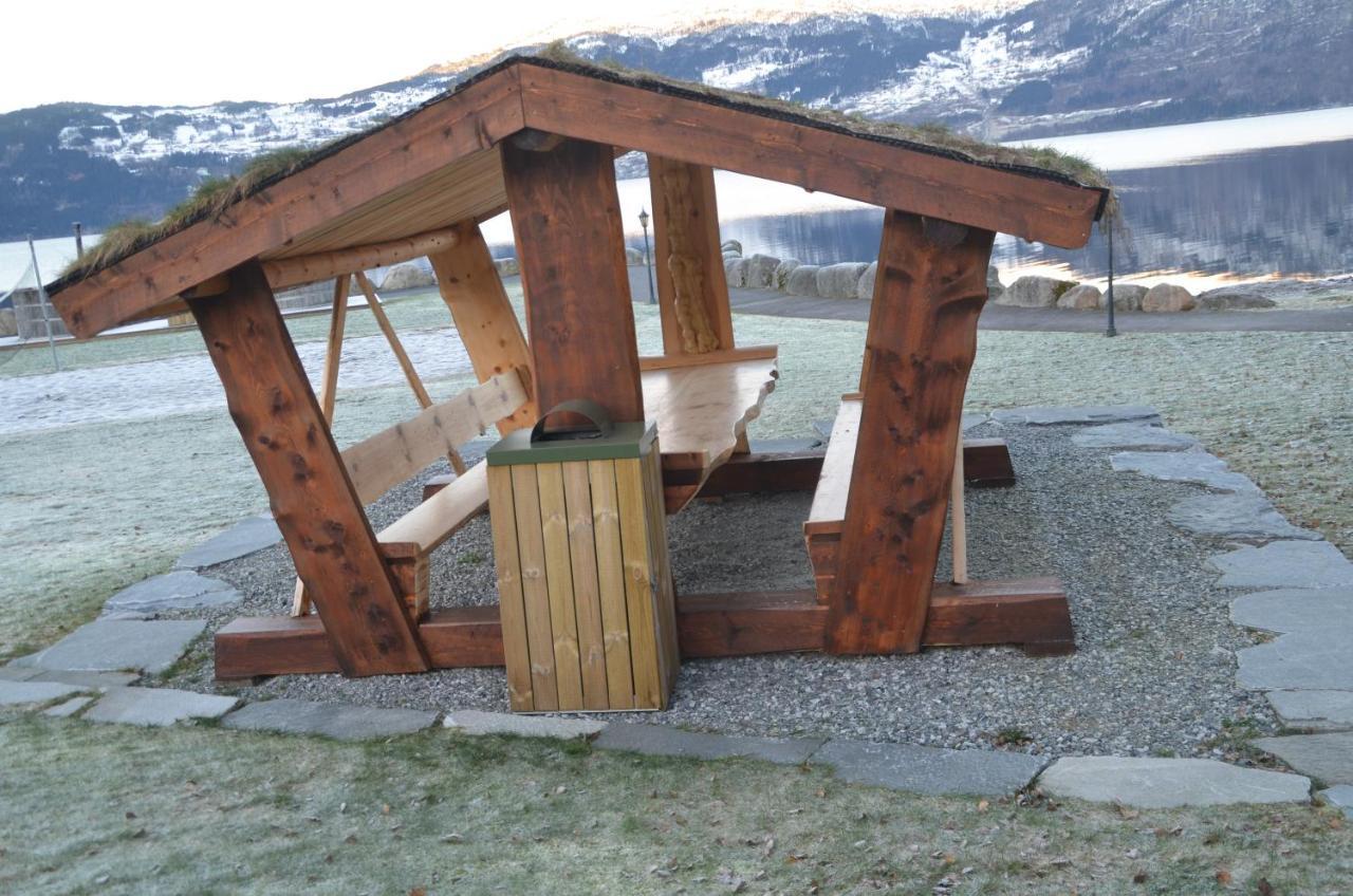 Innvik Fjordhotell Екстер'єр фото