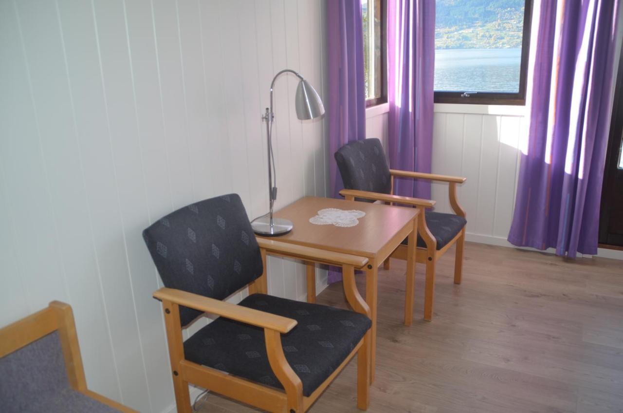 Innvik Fjordhotell Екстер'єр фото
