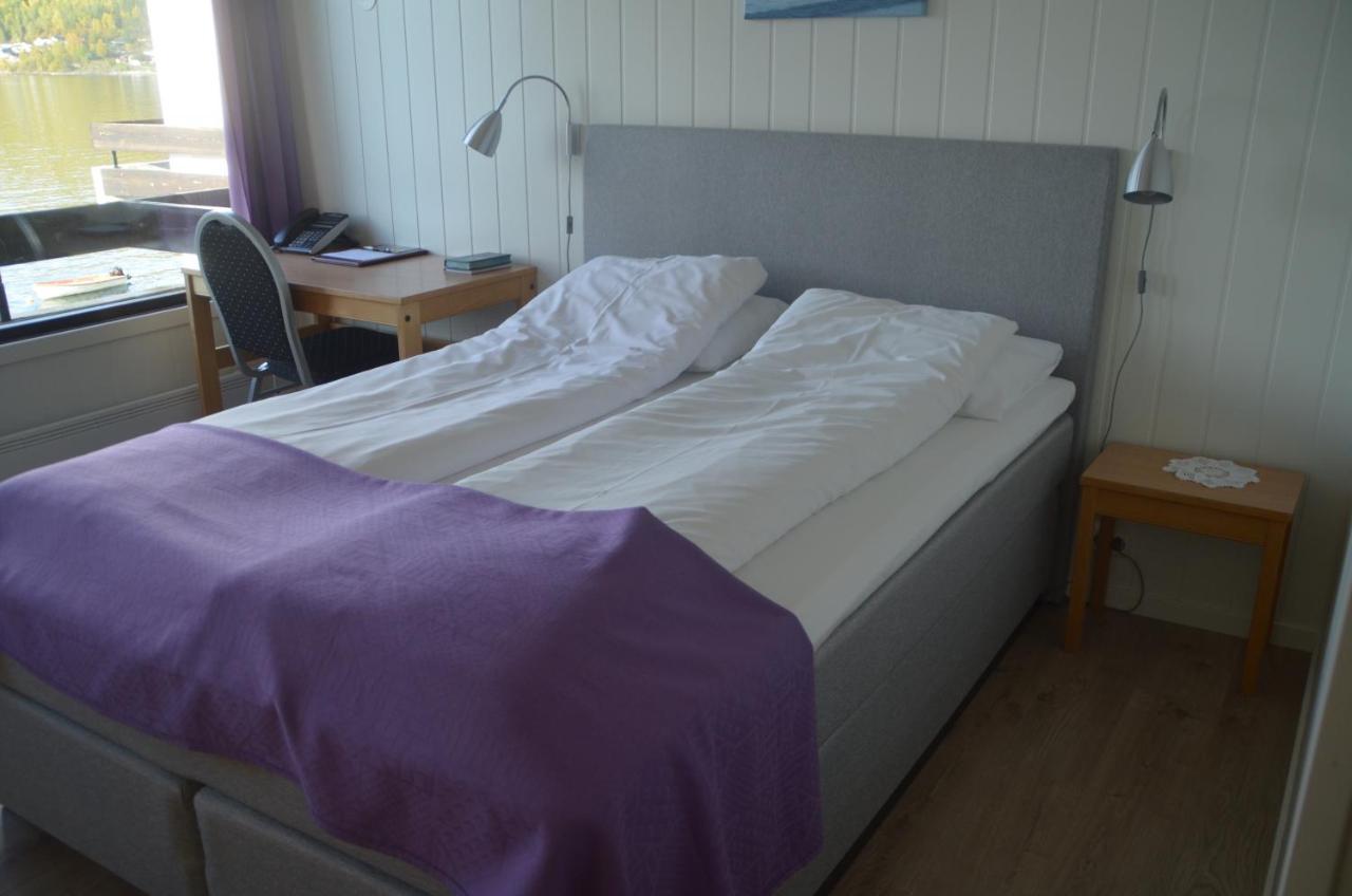 Innvik Fjordhotell Екстер'єр фото